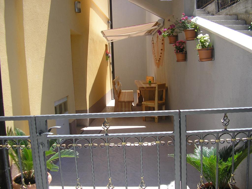 Apartments Viki Trogir Exterior foto