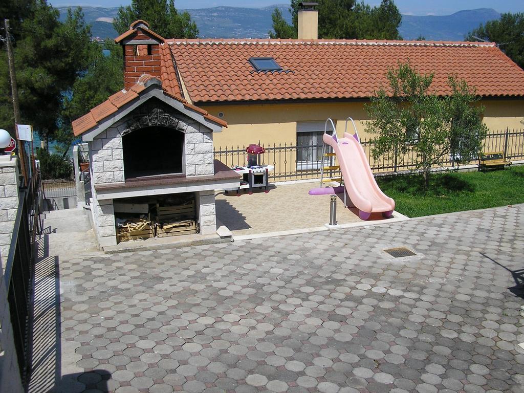 Apartments Viki Trogir Exterior foto
