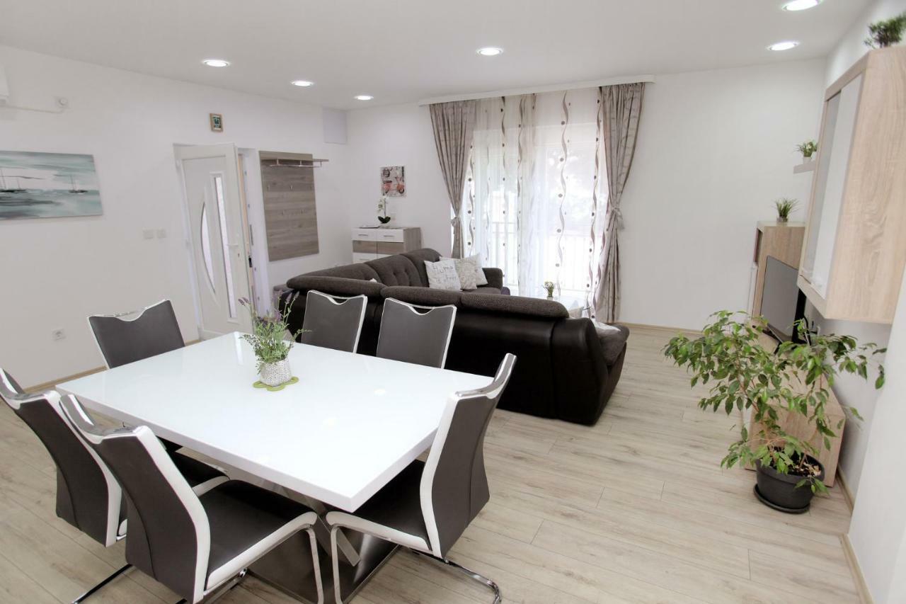 Apartments Viki Trogir Exterior foto