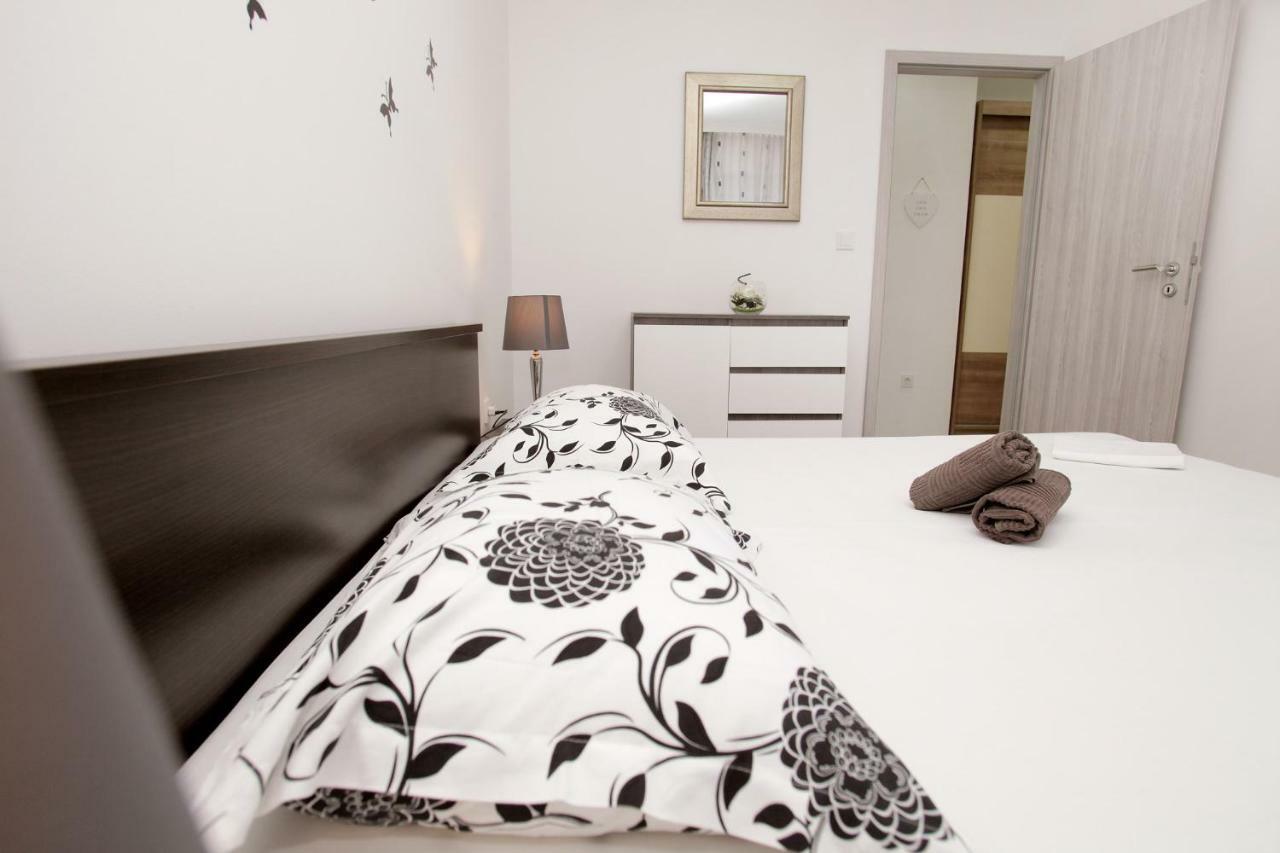 Apartments Viki Trogir Exterior foto